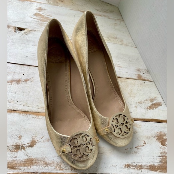 TORY BURCH Gold Metallic Leather Wedges Mini Miller heels Women's Sz 8.5 EUC - Picture 5 of 15